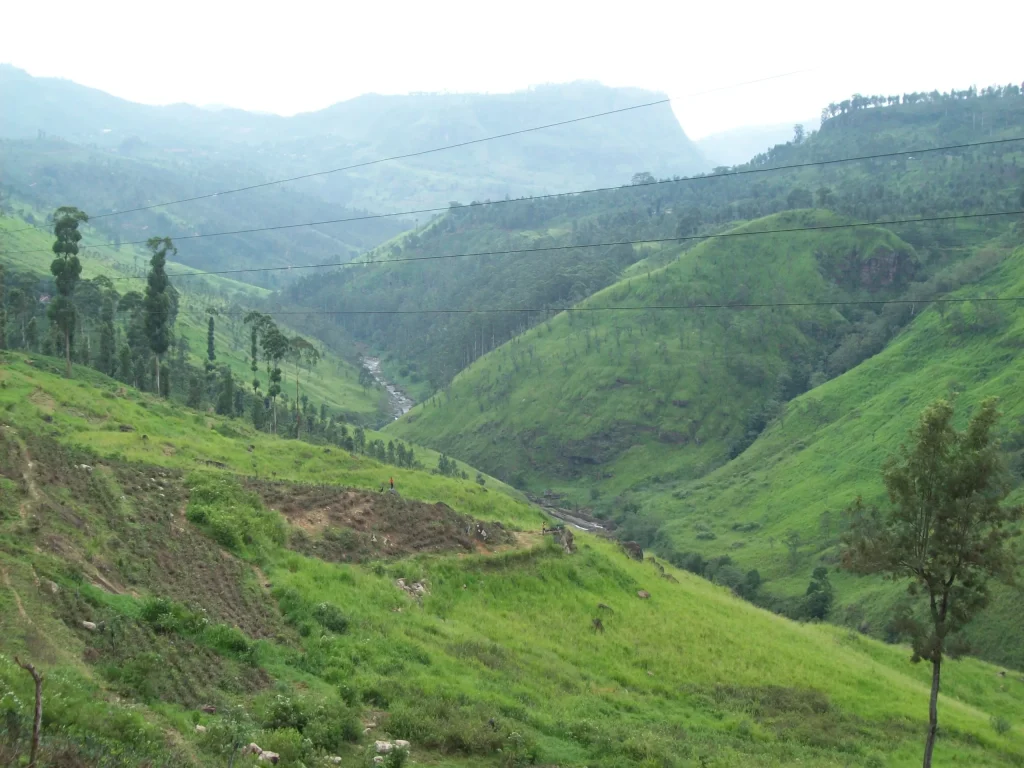 Ravana Goda in Kotmale valley 1 Ravana Goda Rock Temple Trek - Scenic View from Kotmale Oya Valley