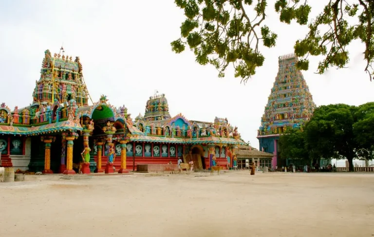 Nagapooshani Amman Temple, a vibrant Hindu temple in Nainativu Island, Jaffna, Sri Lanka. Visit Gleeam Pearl Tours for your next Sri Lanka adventure.
